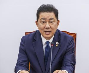 躴 