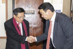 ��������, ������ �ݴ뿡�� '50�� �̻� ����ü �߾� ��õ' ����