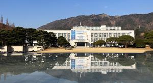 '4�� ķ�۽� �ô�' ���� ����â���� ������������� ù �����л���