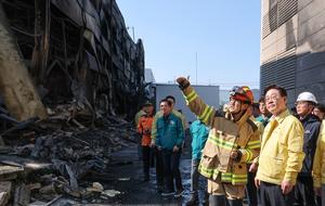 찴����, ����ȭ�� ������ �湮 