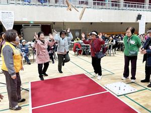 ���籺���κ�����, 350�� �� ��Ű� �Բ��� '������ �����̴�ȸ' ����