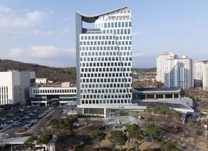 �ѱ���������, ���ݼ����� 5�� ���ӡ����� 12ȸ �ֿ�� �޼�