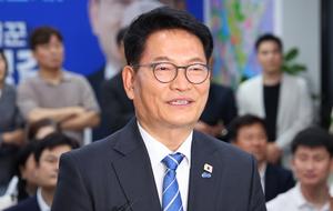 �ۿ���, '찴���� ��' �޾ơ������ѵ���, ģ�Ѱ�� ������ ����